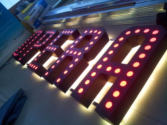 Opera gaismas kaste ar LED effektiem (9)