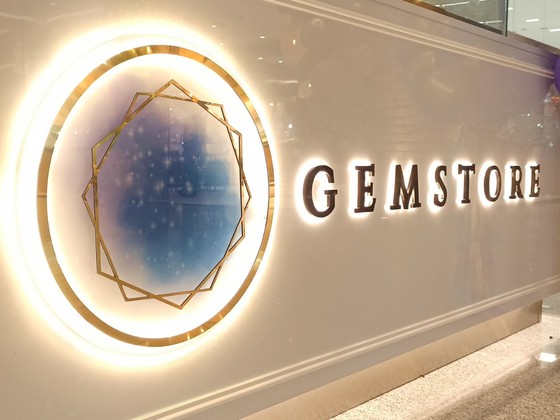 Gemstore logo uz mebelem (8)