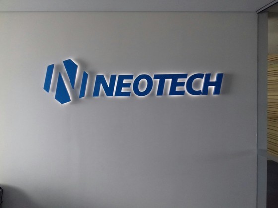Neotech logo LED (1)