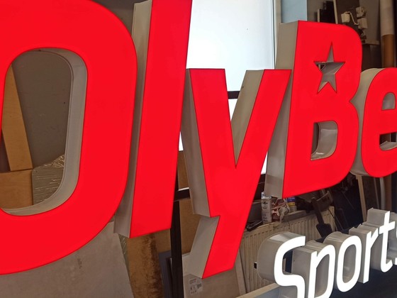 OlyBet sporta bar logo uz pamatnes (2)