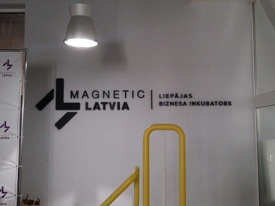 Magnetic Latvia putoplasta logo (5)