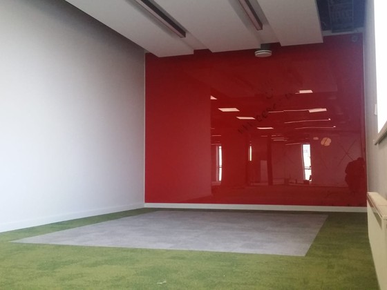 Tele2 Stikla tāfele siena 3x2.5m Ceros (12)